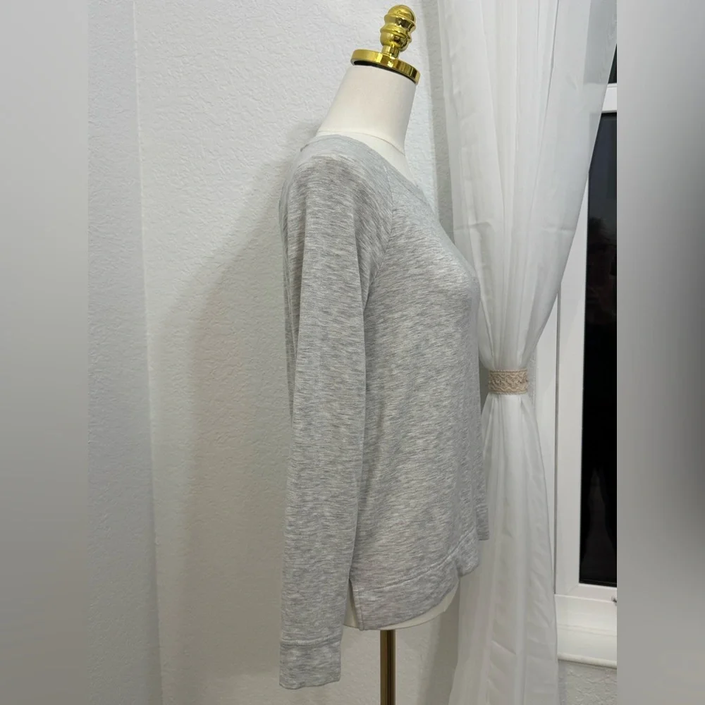 NEW Lou & Grey for LOFT Women's Light Grey Loungewear Sweatshirt Size XS - Picture 4 of 8